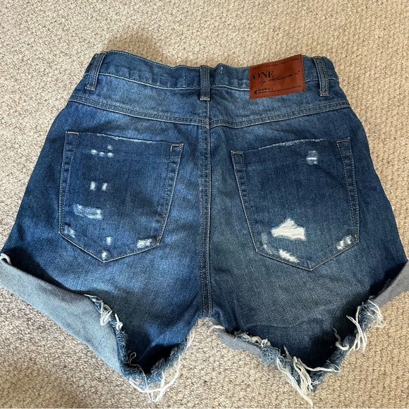 One by one teaspoon Hawks relaxed fit high rise twisted cuff hem size 28 shorts - Picture 3 of 7